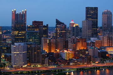 Fototapeta na wymiar Night view of the Pittsburgh city center