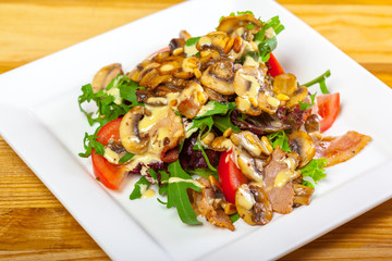 Warm mushroom salad with chilli and tomatoes