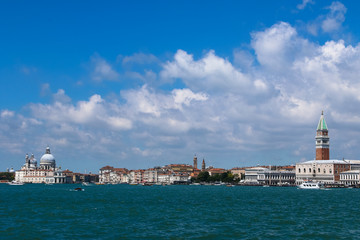 Fototapeta na wymiar Venedig Hafen