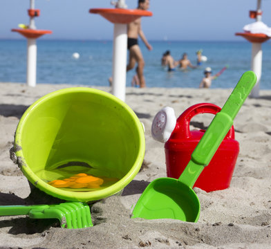secchiello in spiaggia