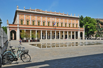 Fototapeta na wymiar Reggio Emilia, piazza della Vittoria e teatro dell'Opera