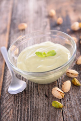 pistachio cream dessert