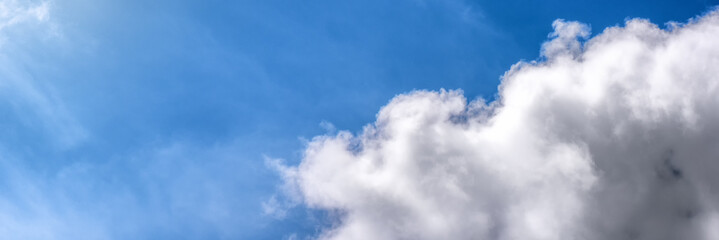 Obraz premium White fluffy clouds over blue sky. Nature background