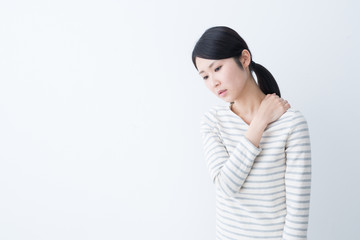 肩こり　女性