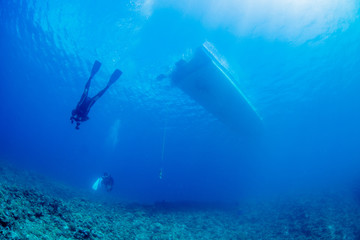 Fototapeta premium Sunlight and Diving Boat