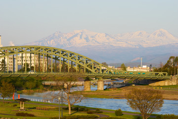 旭橋と大雪山連峰
