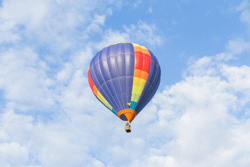 Fototapeta na wymiar Colorful hot air balloon on blue sky