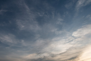Obraz premium Dramatic cloudscape in twilight with sunset