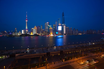 Naklejka premium Zdjęcia lotnicze w Shanghai bund Skyline sceny nocnej