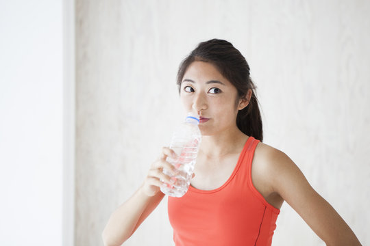 Young women are drinking water in between training