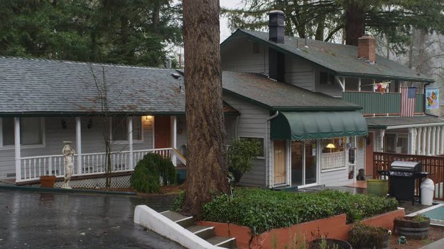 Right pan over innkeeper's house and motel office near Grants Pass, Oregon