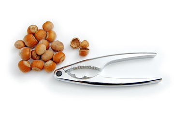 Nocciole con schiaccianoci