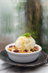 apple crumble and vanilla ice cream