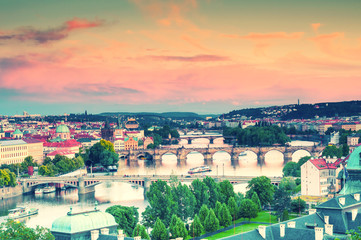 Obraz premium Viewing on Vltava river and Prague cityscape at sunset