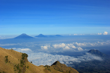 Naklejka premium nature background with sky in the top of mountain