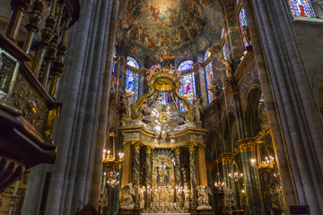 Fototapeta na wymiar Nave Central del Interior de la Catedral de Lugo