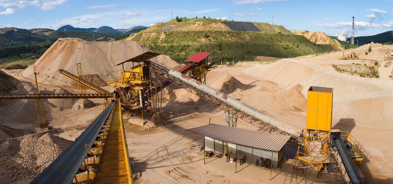  Gravera o Planta de Extraccion de Aridos al Aire Libre