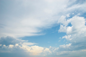 Fototapeta premium Beautifull soft white clouds against blue sky