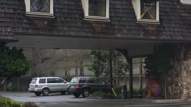 Right pan over the portico of an inn in Grants Pass, Oregon