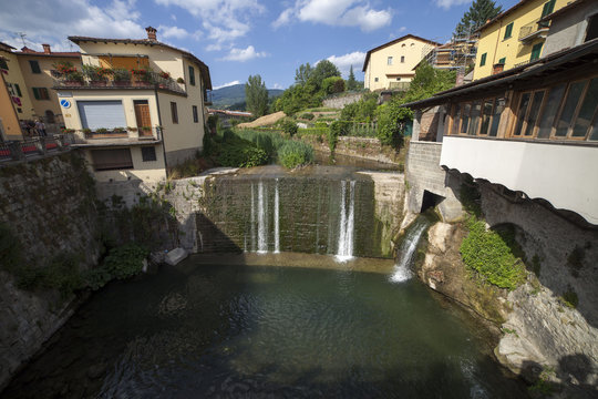 Toscana,Arezzo,il paese di Stia,.il fiume Staggia e una cascata.