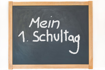 ein Text zur Einschulung steht auf einer Tafel