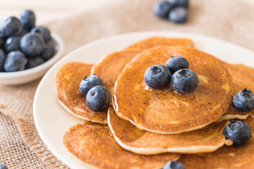 pancakes with blueberry
