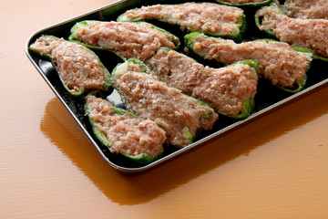 ピーマンの肉詰め準備