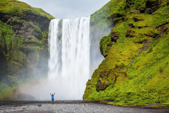 Fototapeta The tourist shocked beauty waterfall