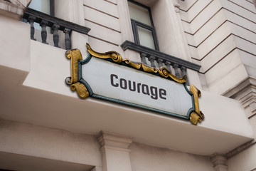 Schild 81 - Courage