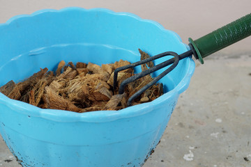  Trowel and Pieces of coconut coir husk in plastic pot