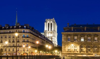 Obraz premium The Notre Dame cathedral in evening.