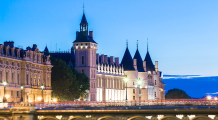 Fototapeta na wymiar The castle Conciergerie at night.