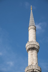 Fototapeta na wymiar architecture and texture of minaret mosque in blue sky background
