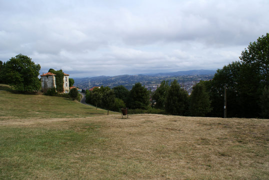 VISTAS DE OVIEDO DES DE SANT MIGUEL DE LILLO. ASTURIAS. ESPA&Ntilde;A