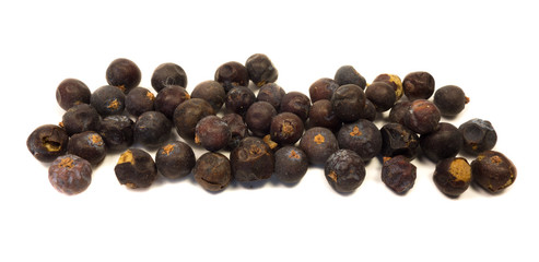 Wacholderbeeren auf weißen Hintergrund