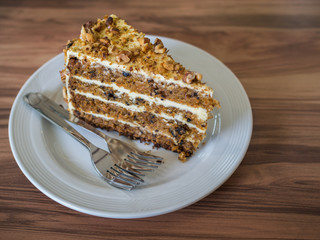 Carrot cake with walnuts