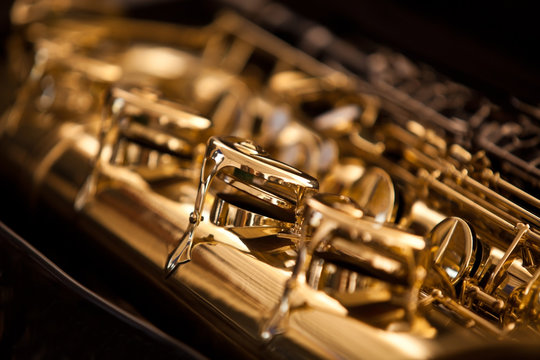 Fragment valves saxophone closeup