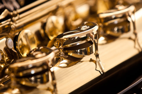 Fragment valves saxophone closeup