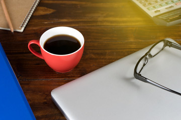 wood table computer red cup