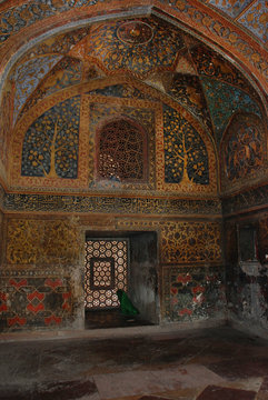 Fragment of painted wall and recess of the first room of the main tomb in complex of Sikandra the tomb of Mughul Emperor Akbar in Agra