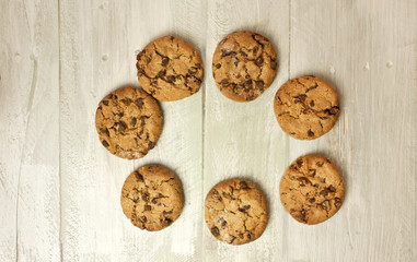 Freshly baked chocolate chips cookies, forming a circle frame