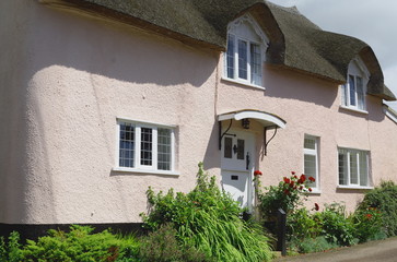Fototapeta na wymiar Beautiful thatched cottage in Devon, England