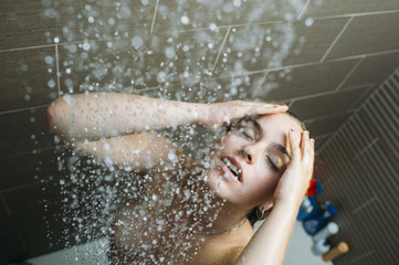 Fototapeta premium girl in the shower.