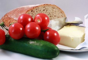 Bread, butter, fresh tomatoes and cucumber
