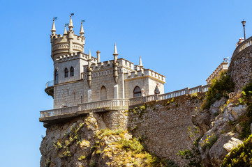 Fototapeta na wymiar замок Ласточкино гнездо, символ полуострова Крым, Черное море