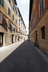 Fototapeta na wymiar Narrow street in Siena