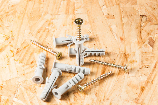 Tornillos sobre mesa