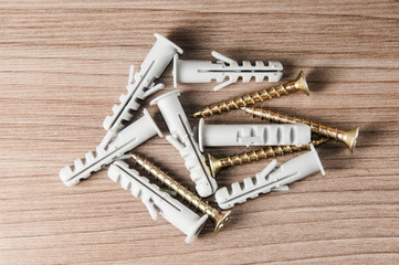 Tornillos y tarugos