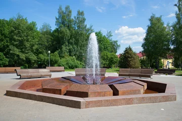 Photo sur Plexiglas Fontaine Muravyov fountain closeup on a sunny june day. The Resort of Staraya Russa