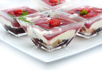 tiramisu à la fraise dans verrines 